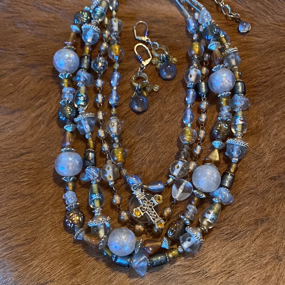 Multi strand beaded necklace with matching earrings - Picture 2 of 3